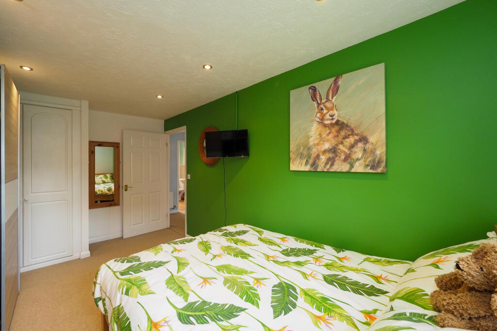 Contemporary Double Bedroom with space for wardrobe