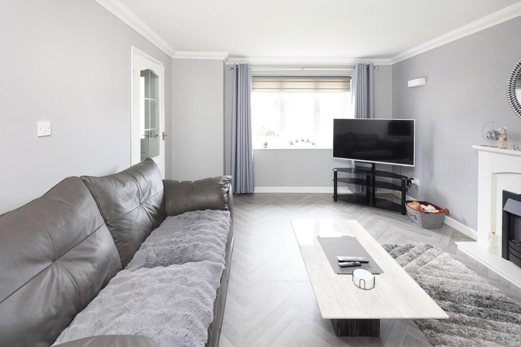 46 Partridge Close lounge-3.jpg