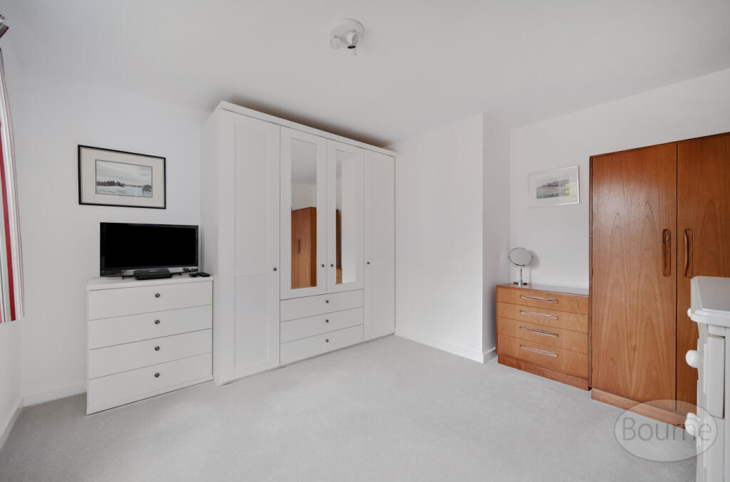 8e9d7680-33f1-483...