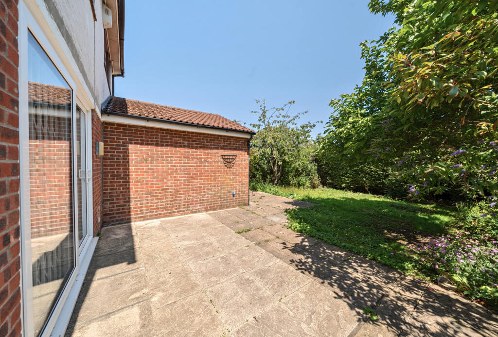 1305695-5-6852b01...