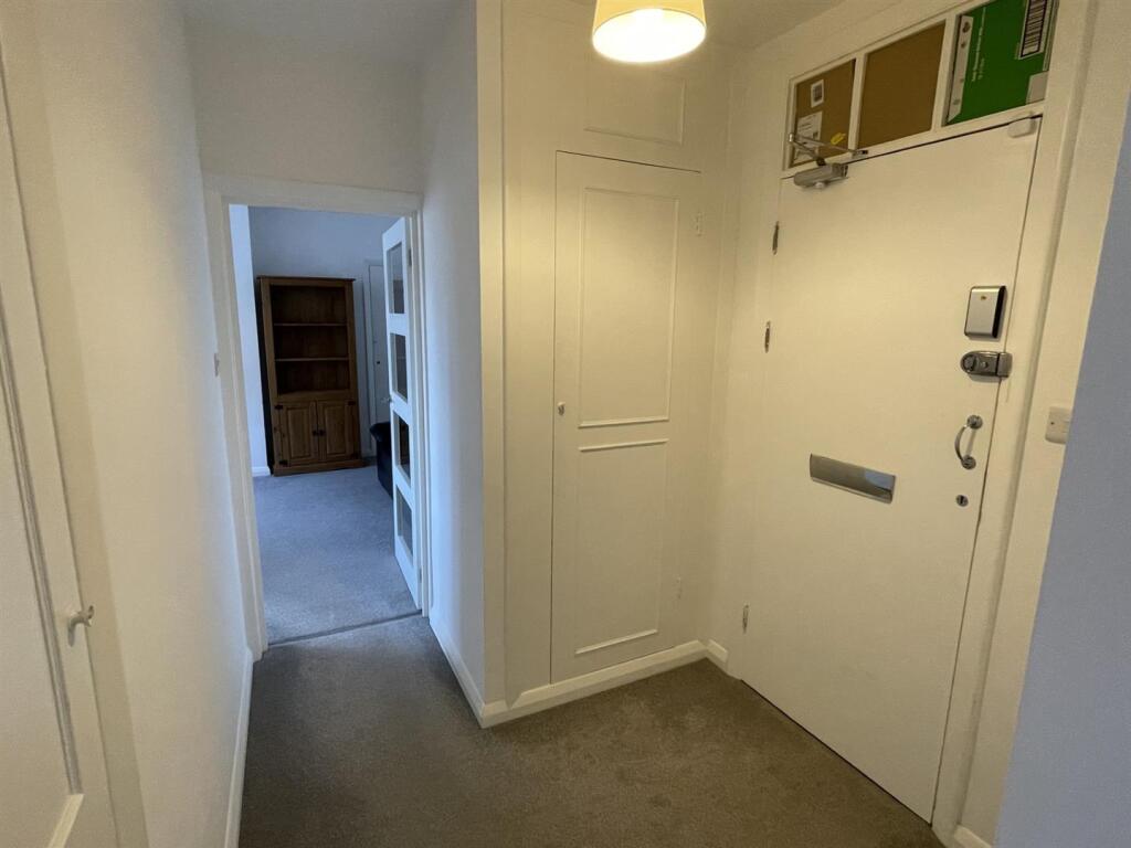 Hallway 1.jpg