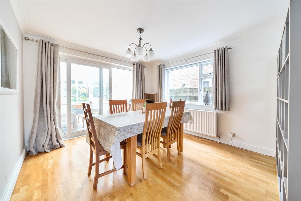 39 Hillside Avenue, Silverstone (4).jpg