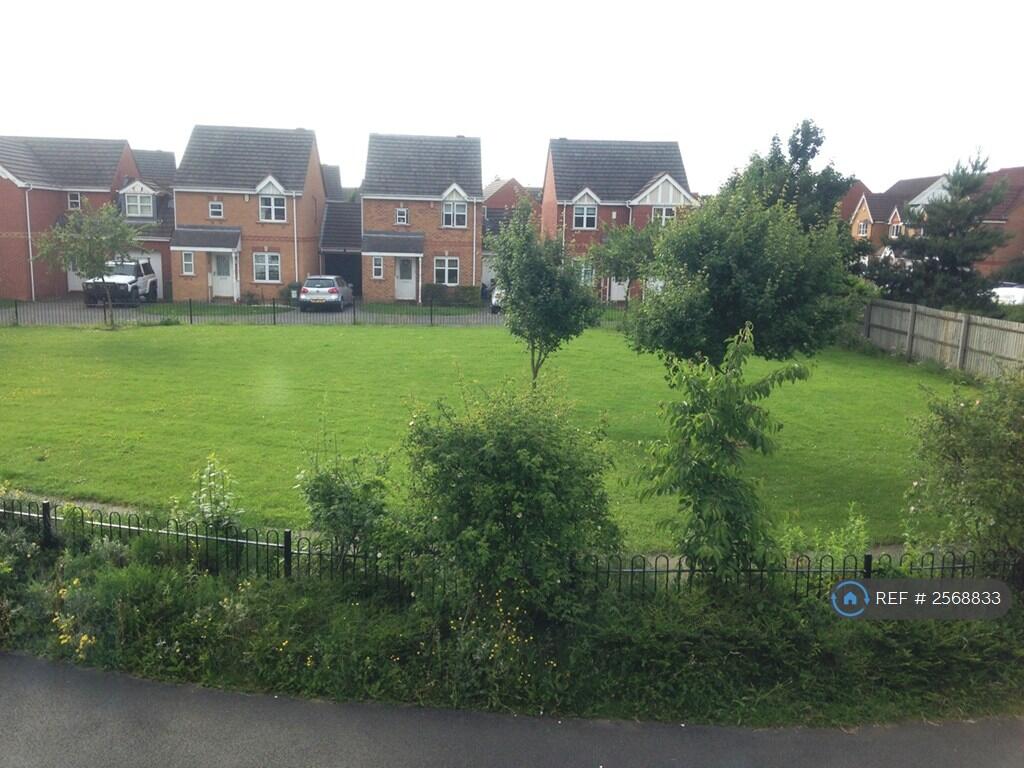 View Front Front Bedroom - Shared Green Space