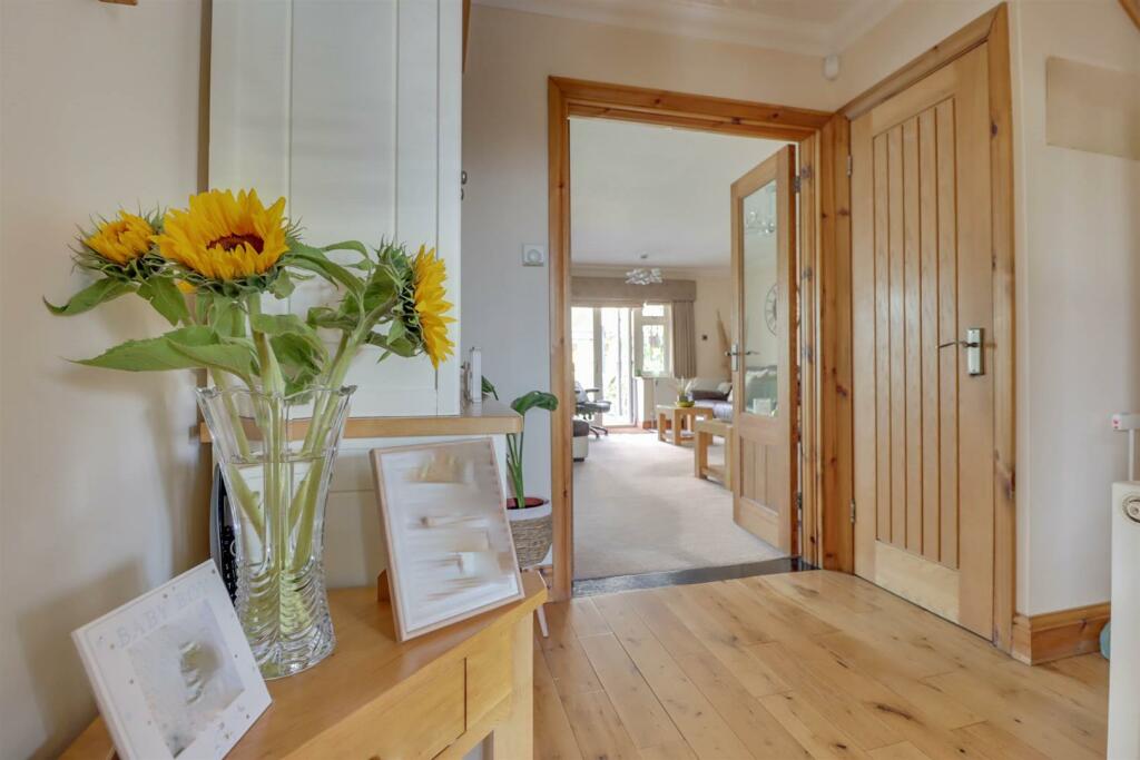 71 ATHELSTAN GARDENS-11bl.jpg