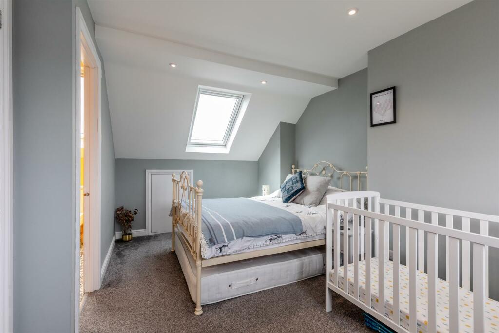 Ellicott Road, Bishopston Bed 4.jpg