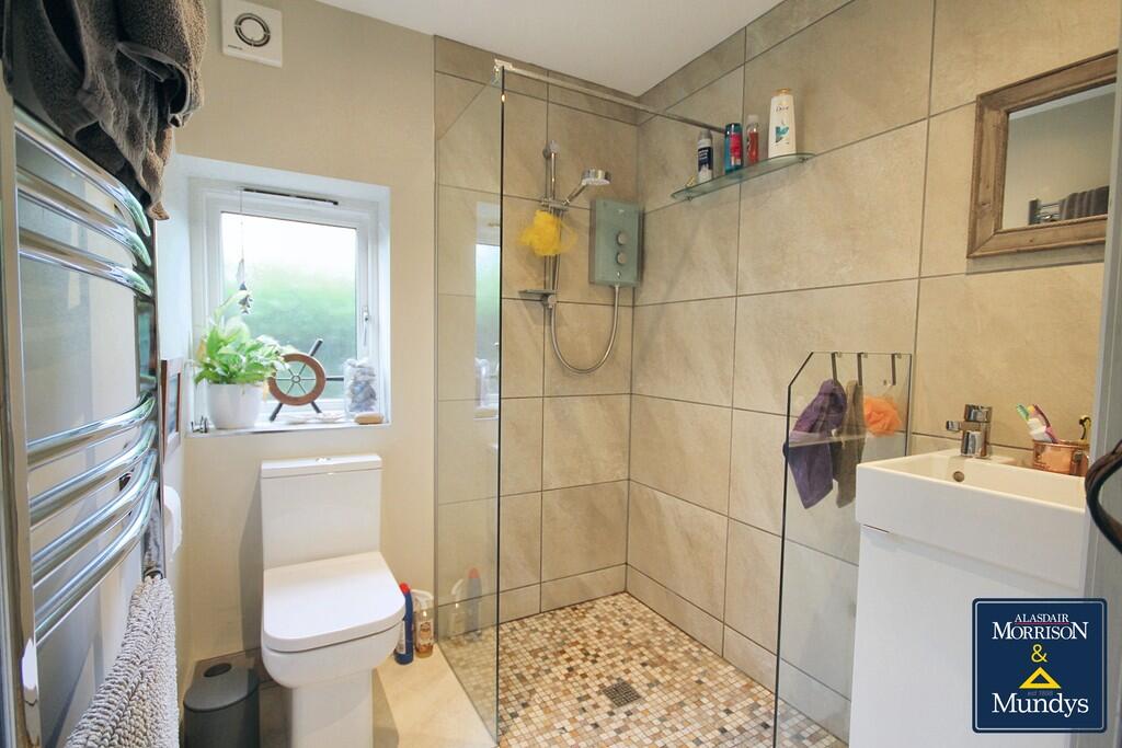Downstairs Shower...