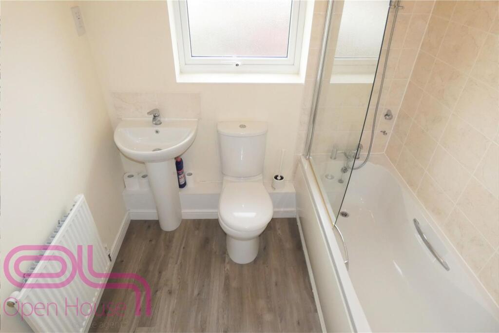 Family Bathroom (1).jpg