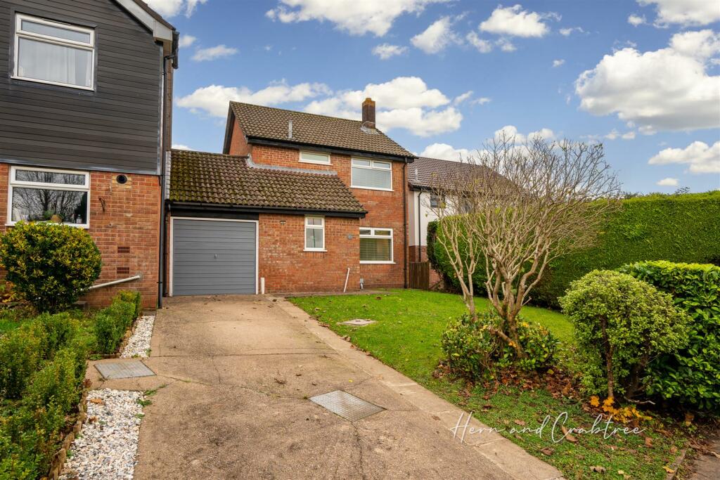 Launcelot Crescent, Thornhill, HernCrabtree (1).jp