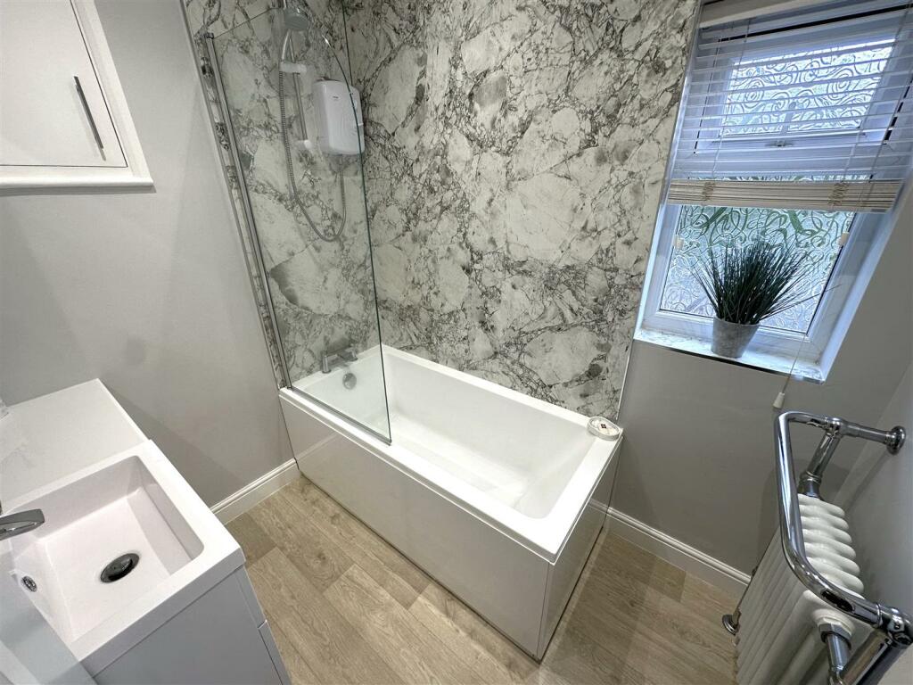 First Floor Bathroom 152