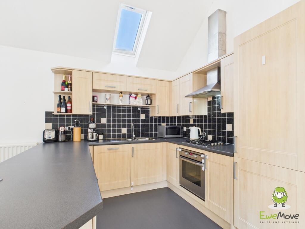 CAM03778G0-PR0199-STILL005