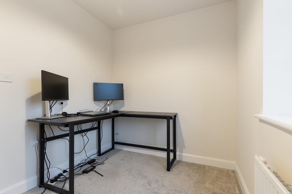 27 Riverside Lane, W