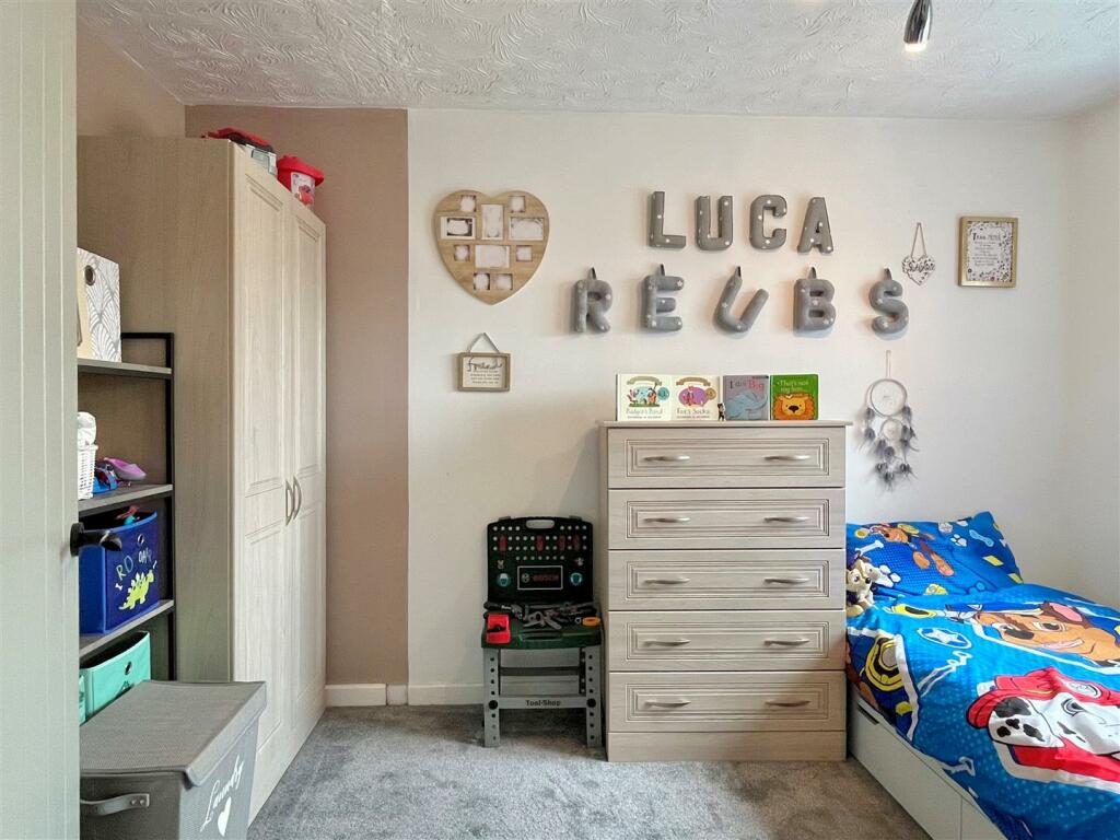 Bedroom b.jpg