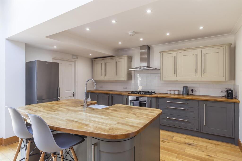 Breakfast Room / Kitchen