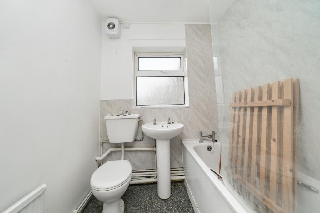 Flat 77 New Road, Datchet, Slough,SL3 9JA