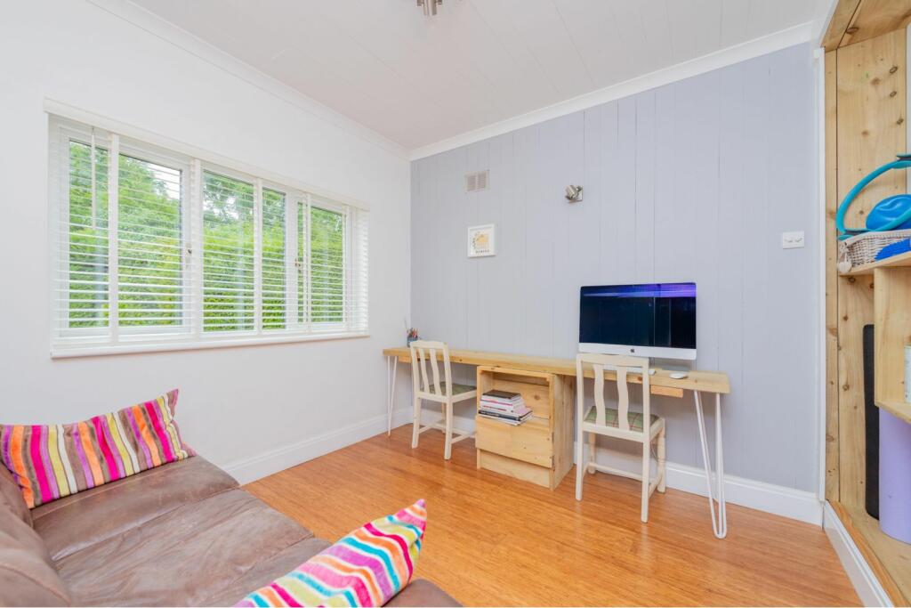 Office / Bed&#39; Five