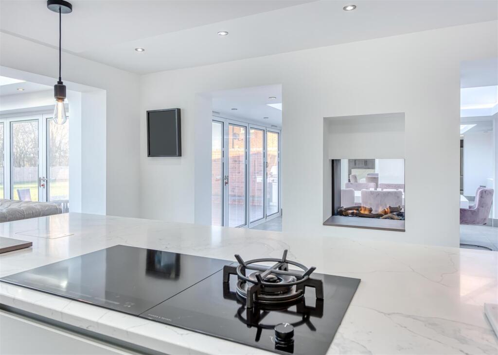 37 Deaconsfield-kitchen4.jpg