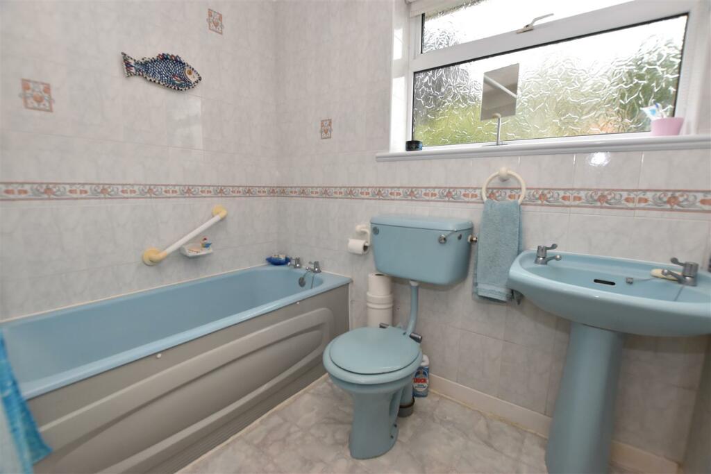 Bathroom.JPG