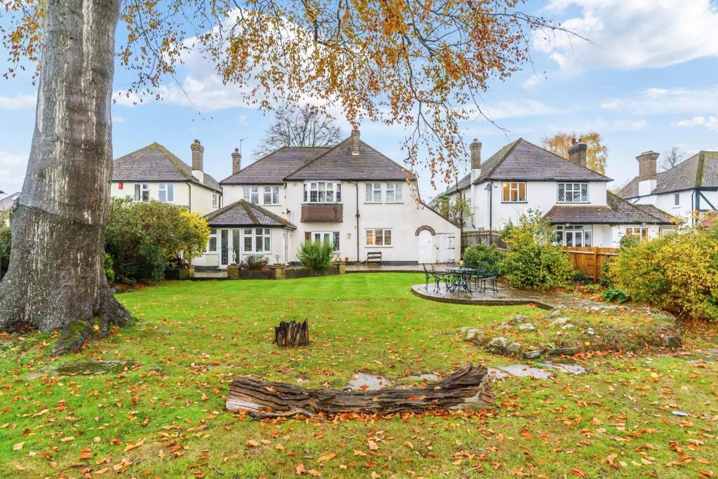 LONGCROFT AVENUE (7).jpg