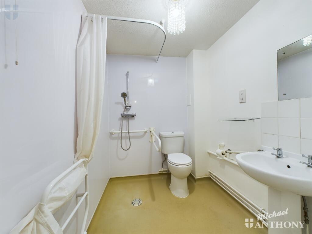 CAM03218G0-PR0450-STILL004