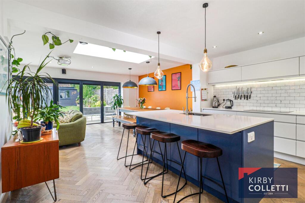 KITCHEN/FAMILY ROOM