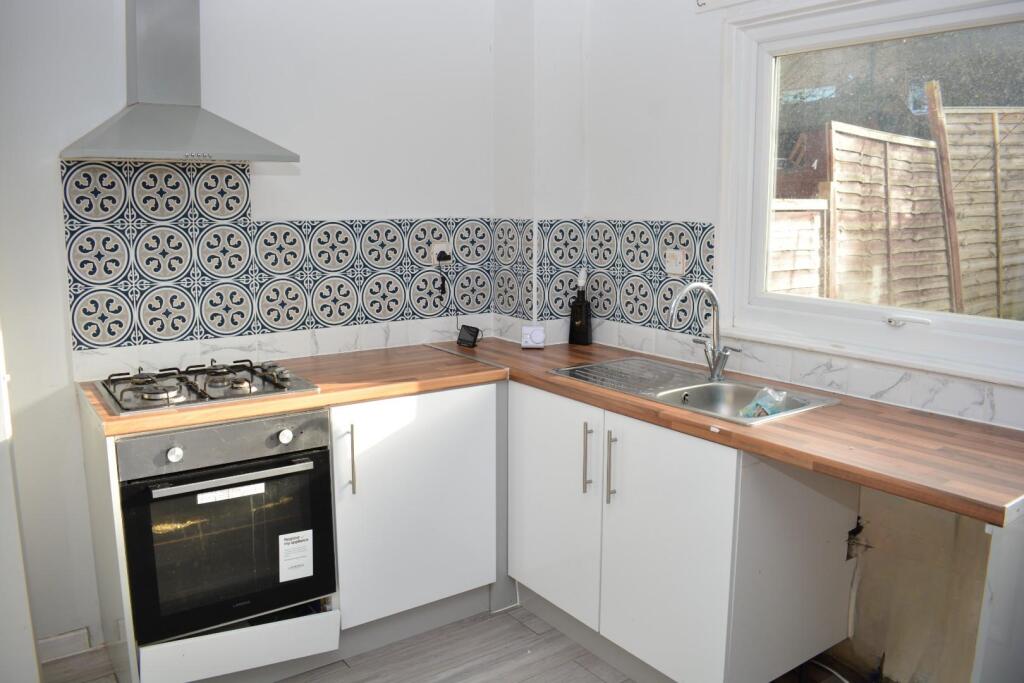 Kitchen Alt 3.jpg