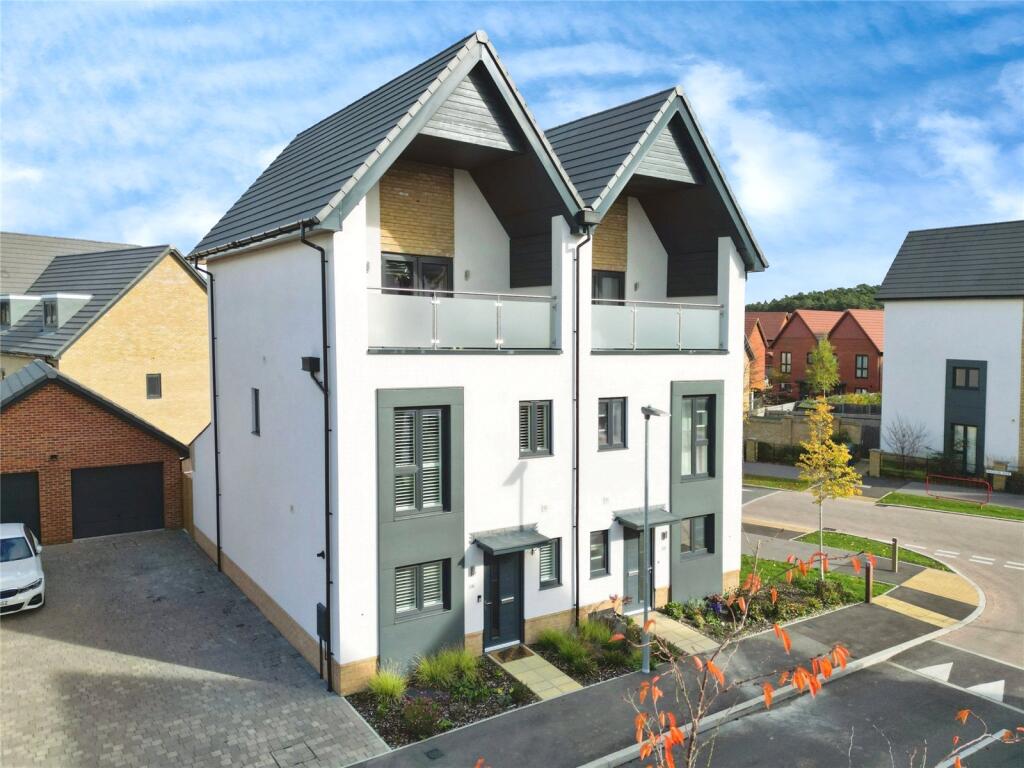 Dunlop Row, Crowthorne, Berkshire, RG45