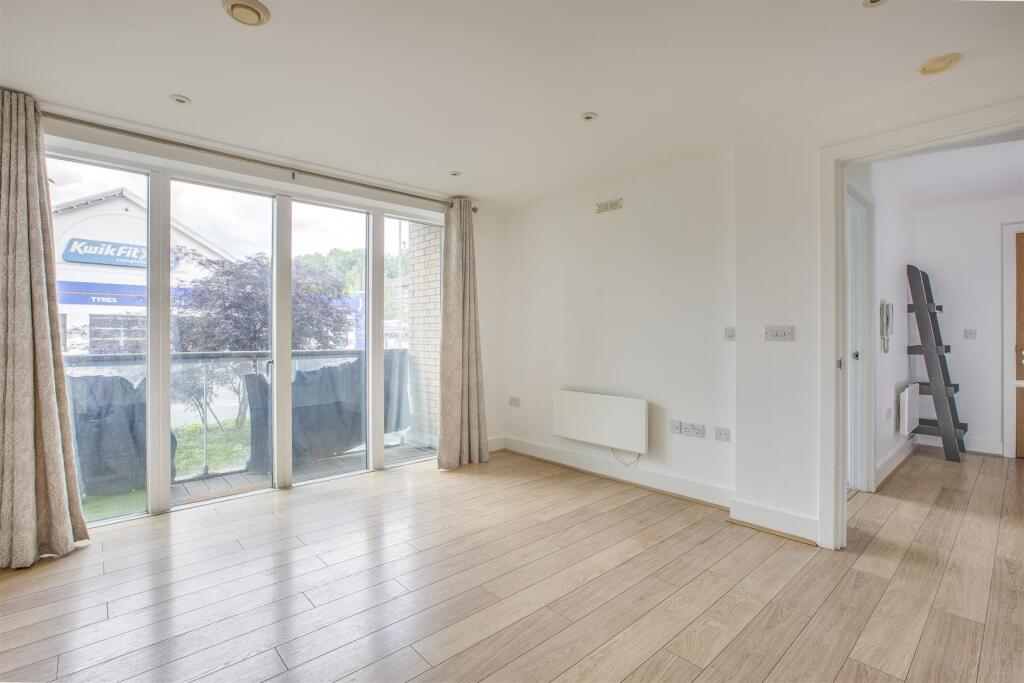 17 Ream Court, Ryemead Boulevard, HP11 1GG-4.jpg