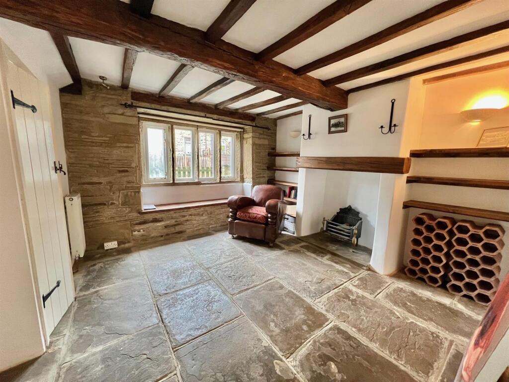 48 Wakefield Rd Snug 2.jpg