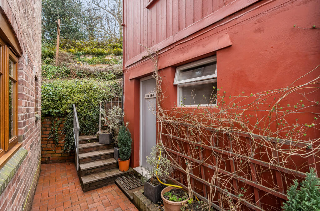 OUTBUILDING ANNEXE