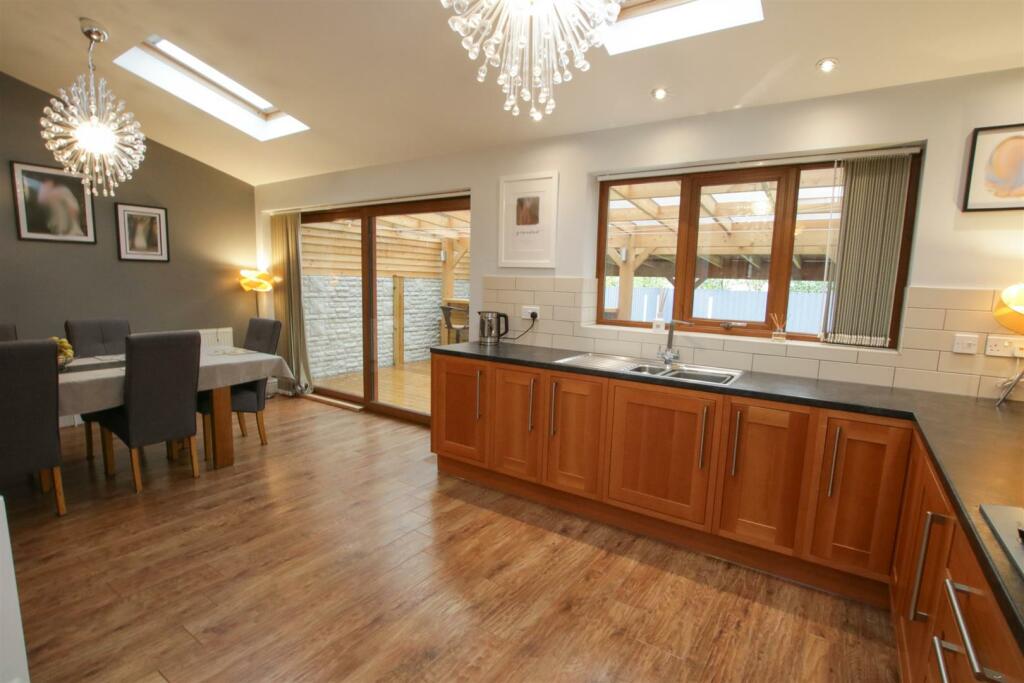 OPEN PLAN LIVING DINING KITCHEN