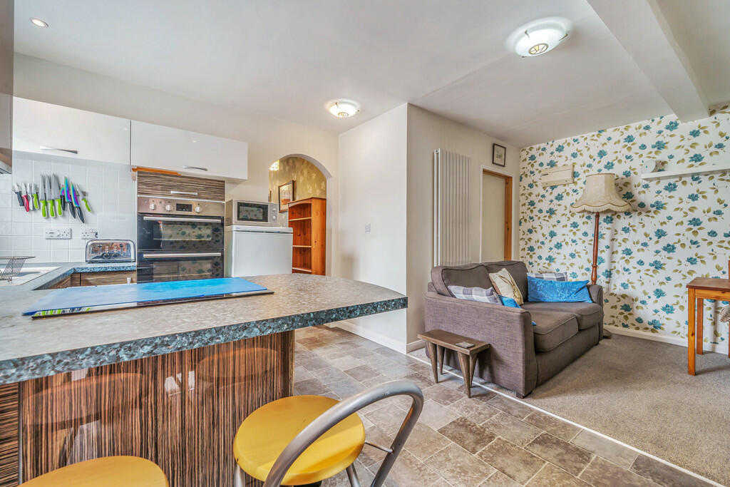 Rear Open Plan Li...