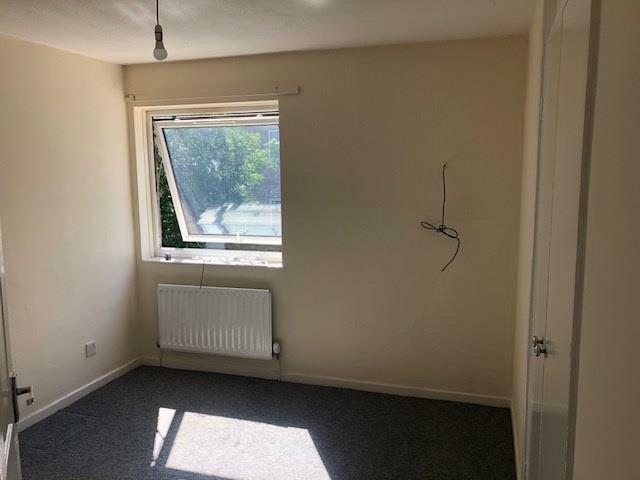 Middle bedroom.jpg