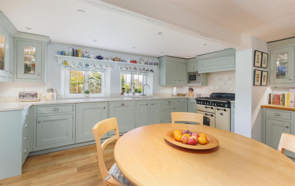 Kitchen/ Breakfast Room
