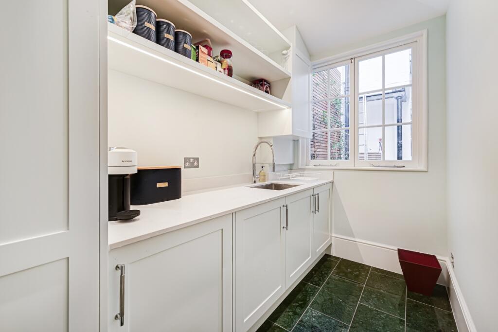 Basement Flat 5 C...