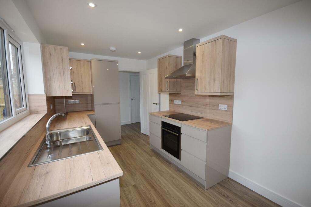 Kitchen...JPG