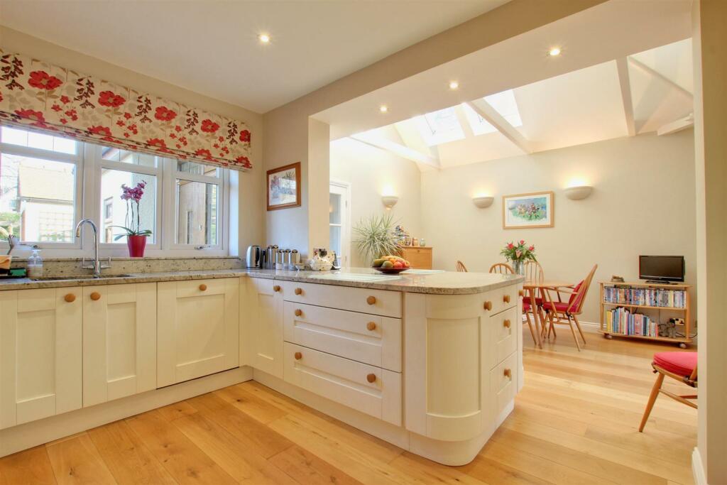 KITCHEN / DAY ROOM