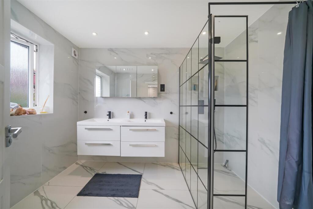 4 Sackville Close - lcPhHso31I1e7YUkvRoB.jpg