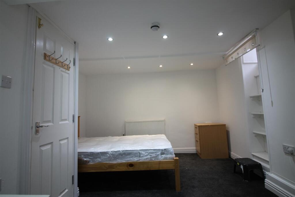 7AT- Bedroom 2.2.JPG