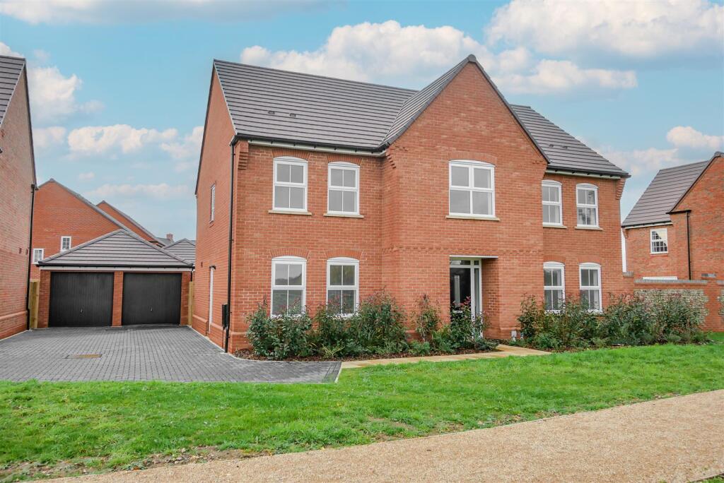 Restwald Close, Benson