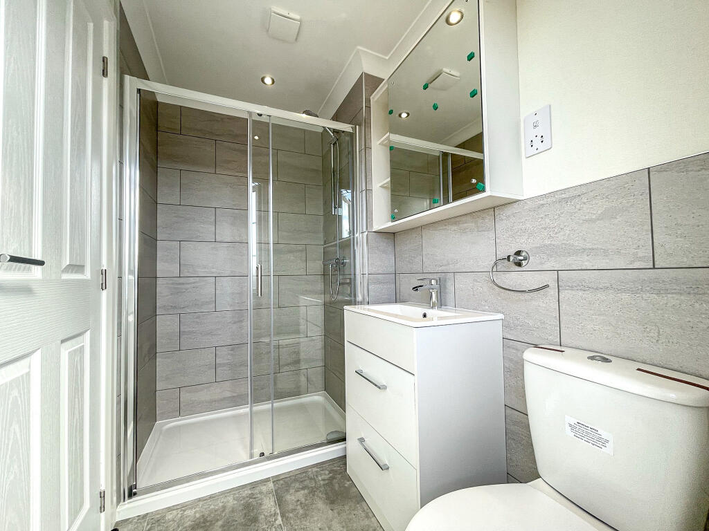 Plot 3 Green Crize - Ensuite (2)