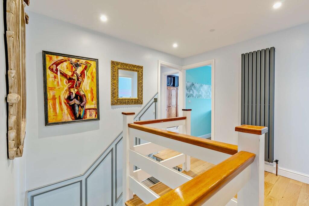 8651804-interior2...