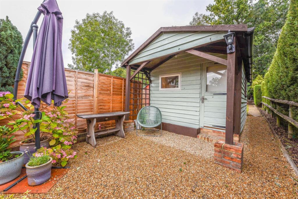 85 Wyphurst Road GU6 Crowes Cranleigh  (14 of 19).