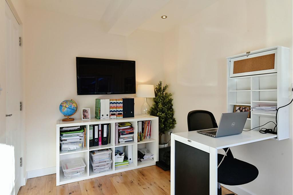 Reception/Bedroom