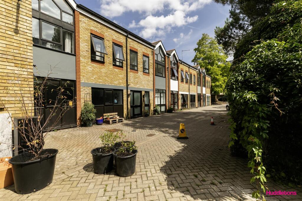 F1, 3 Torriano Mews -2.jpg