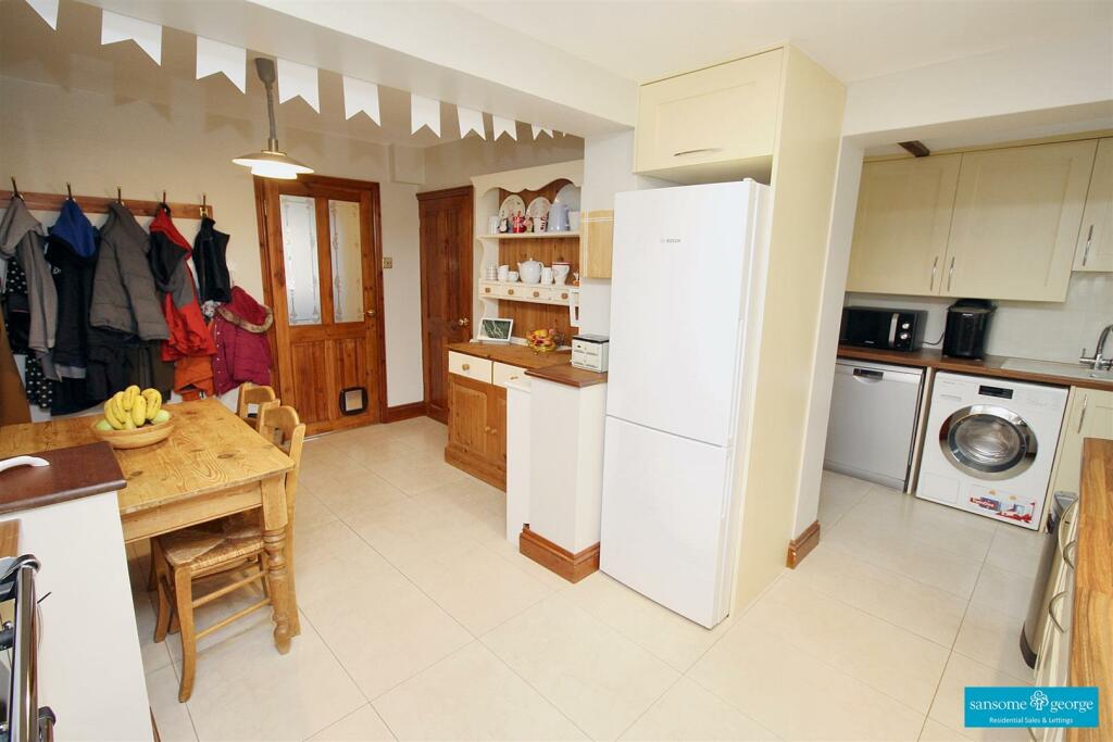 Kitchen/ Breakfast Room