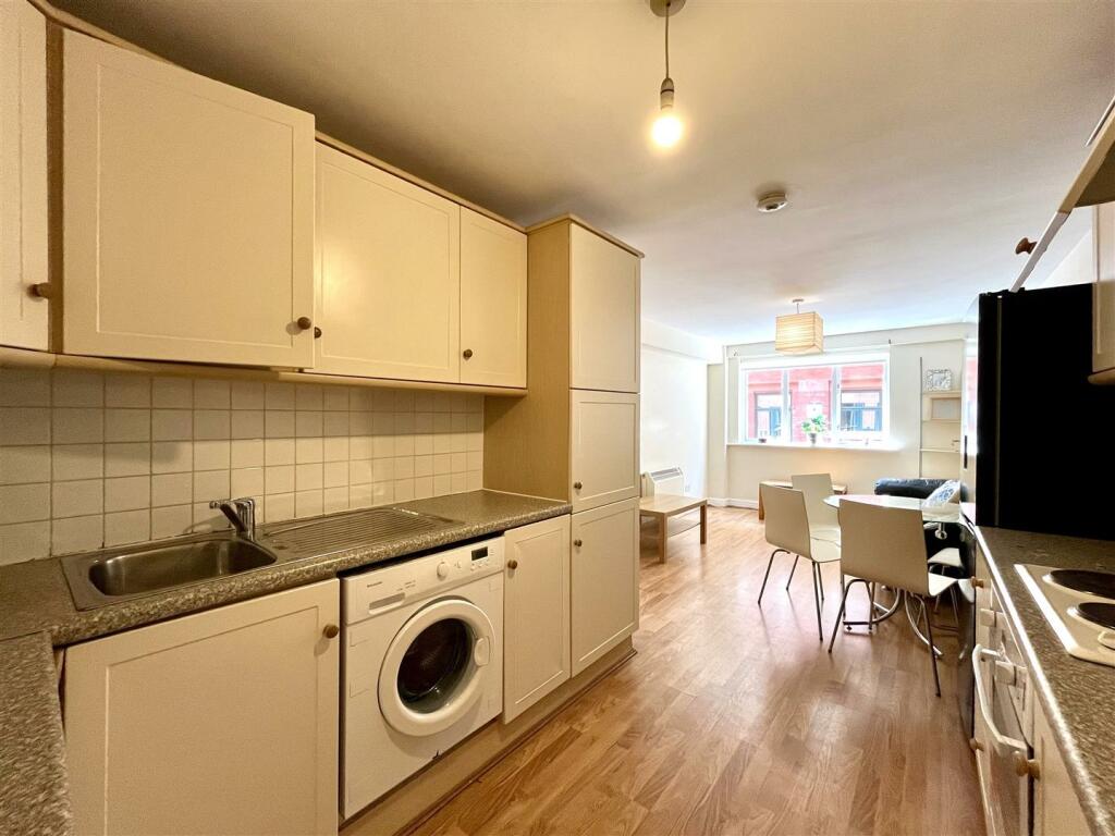 Kitchen Area Aspect 4