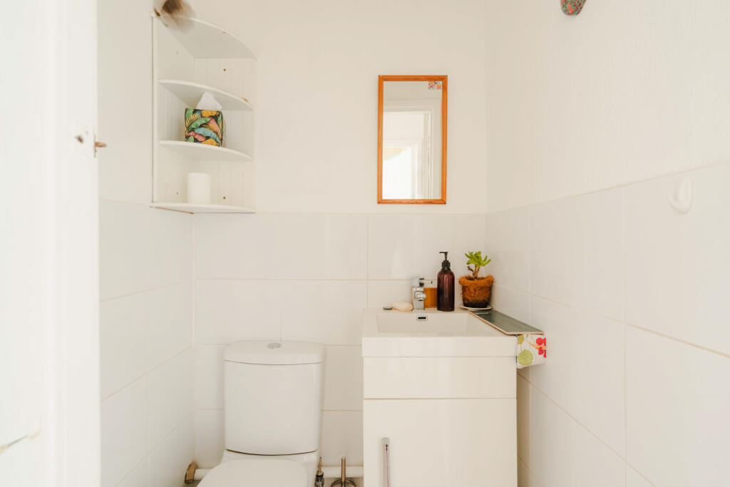 Hall Floor Flat - Bedroom