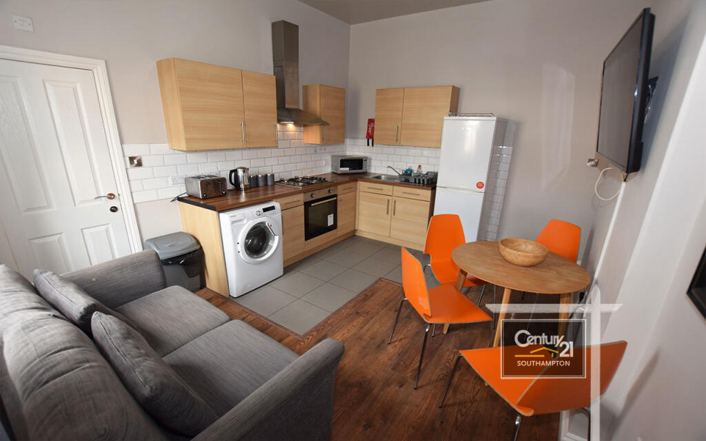 KITCHEN &amp; LOUNGE | PIC 1