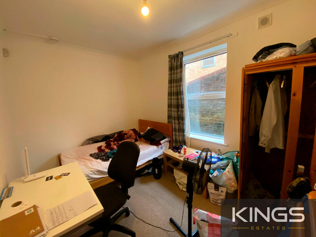 11 Earls Road (2)...