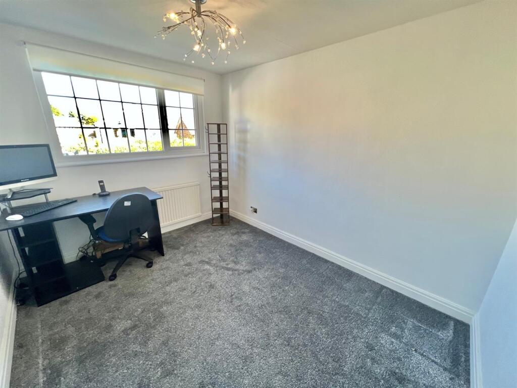 Bramleys Estate Agents - Daleside - Elland (8).jpg